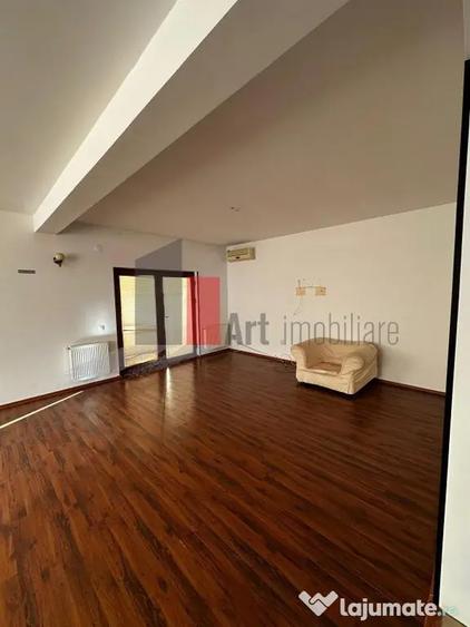 Casă cu 5 camere cu Teren 476 Mp în Dudu
