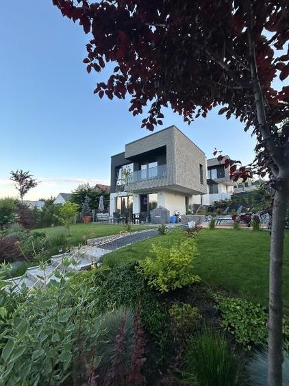 Casă individuală cu 5 camere cu Canalizare în Nicolina