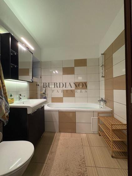 Apartament cu 3 camere decomandat în Vitan