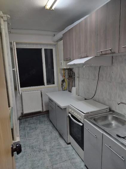 Apartament cu 3 camere decomandat în Giurgiului