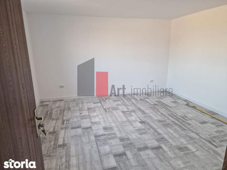 Casă cu 5 camere cu Canalizare în Central