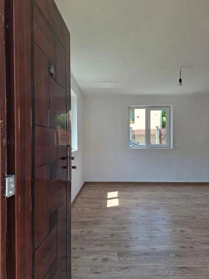Casă cu Teren 400 Mp în Cladova