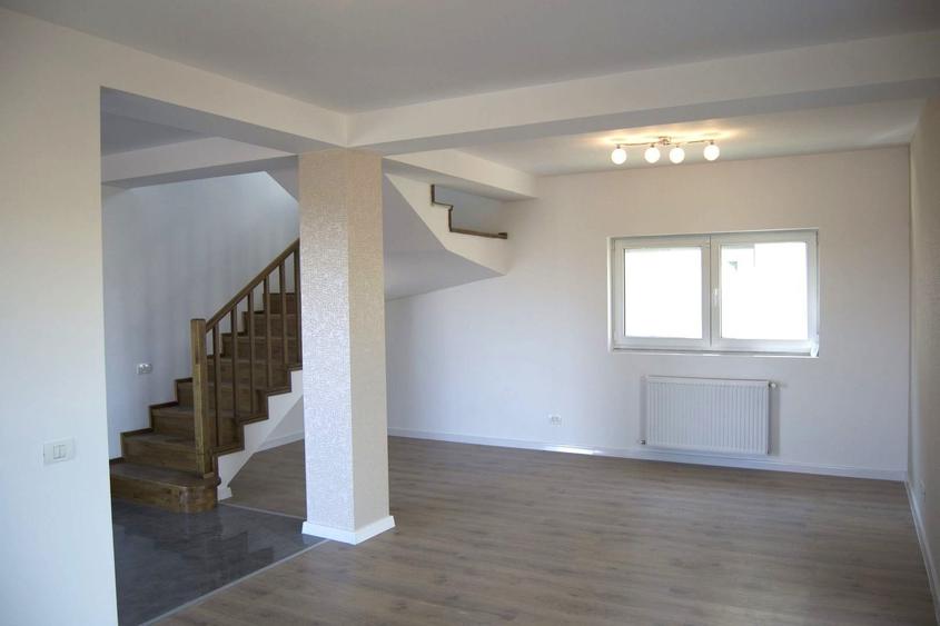 Duplex cu 3 camere cu Canalizare în Sud-Vest
