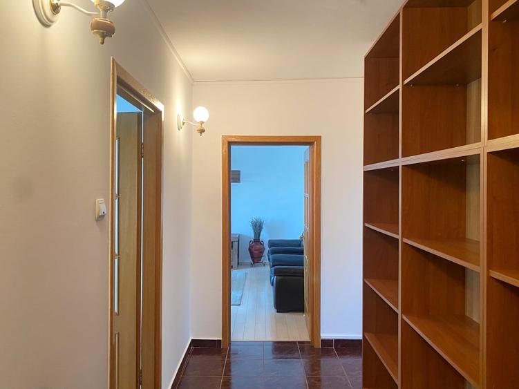 Apartament cu 4 camere decomandat în Vitan Mall