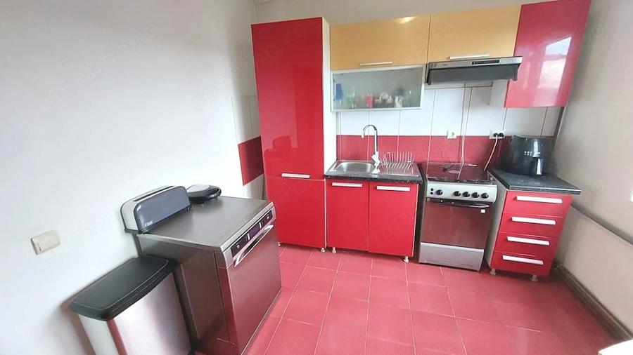 Apartament cu 3 camere decomandat în Broscărie