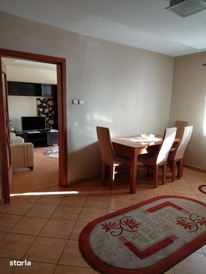 Apartament cu 3 camere decomandat în Craiovița Nouă
