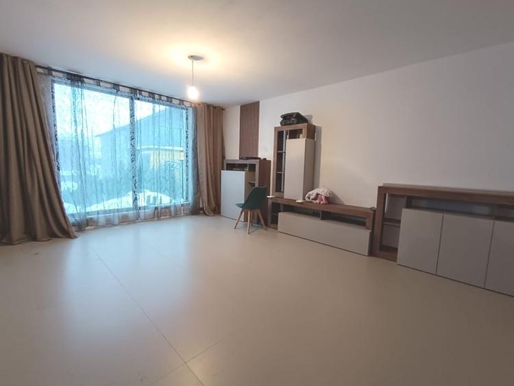 Casă individuală cu 5 camere cu Teren 300 Mp în Lancrăm