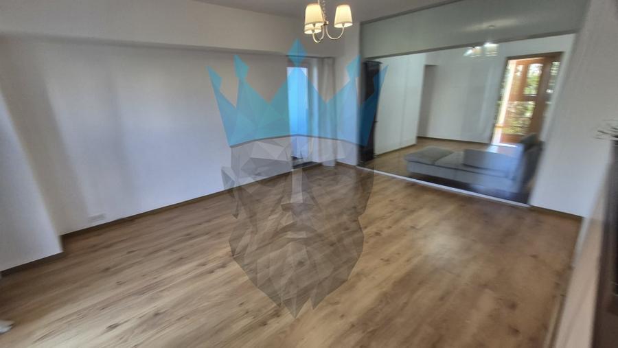 Apartament cu 4 camere semidecomandat în Unirii
