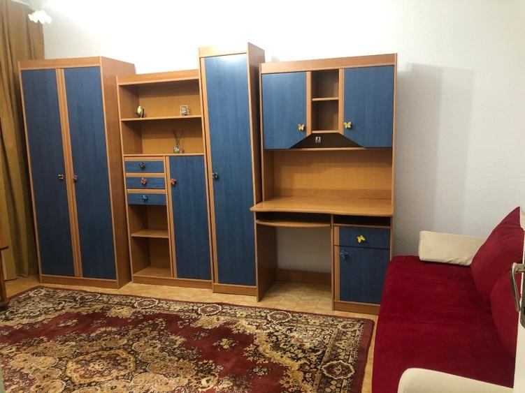 Apartament cu 3 camere decomandat, mobilat în Central