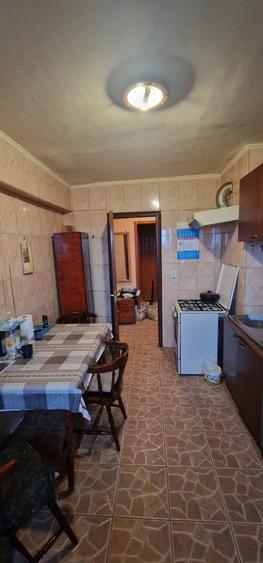 Apartament cu 3 camere decomandat în B-dul București