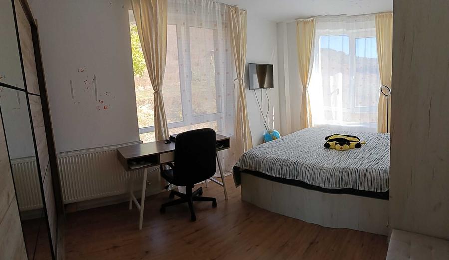 Apartament cu 3 camere semidecomandat în Florești