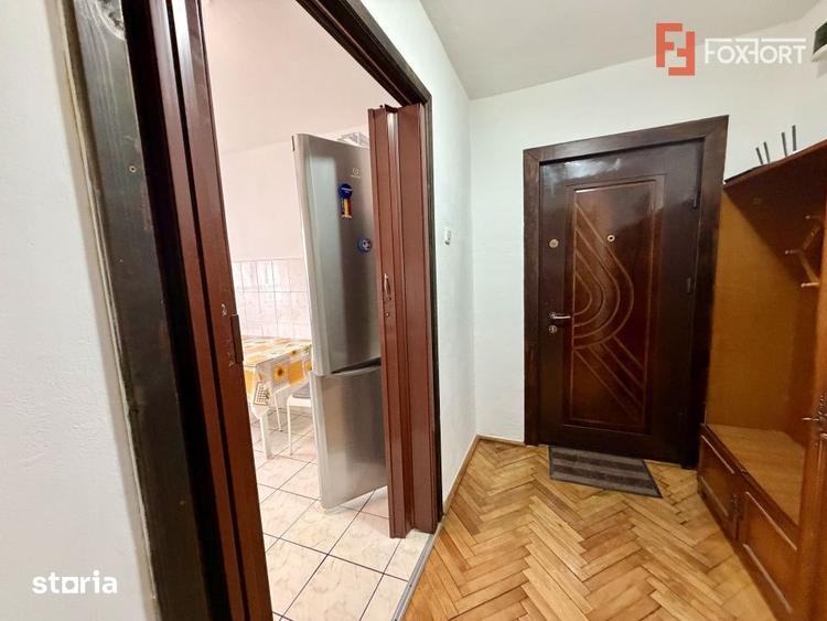 Apartament cu 3 camere decomandat, mobilat în Aradului