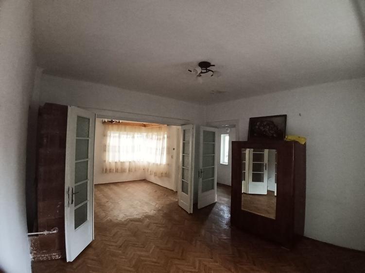 Casă cu 3 camere în Câmpulung Muscel