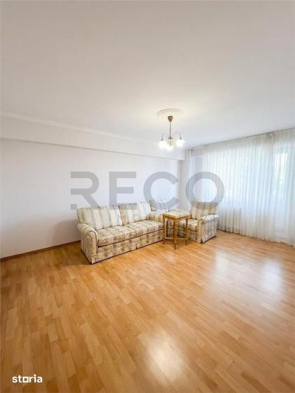 Apartament cu 4 camere decomandat în Nufărul
