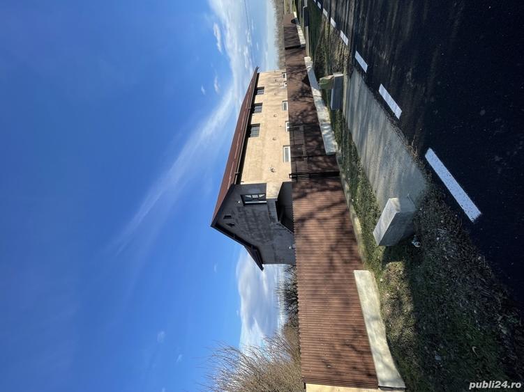 Casă cu 6 camere cu Teren 600 Mp în Moldoveni