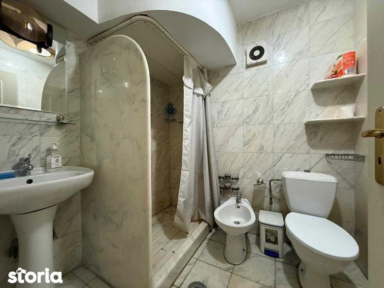 Apartament cu 3 camere decomandat în Titan