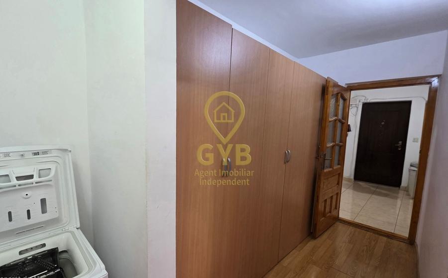 Apartament cu 3 camere decomandat, mobilat în Decebal