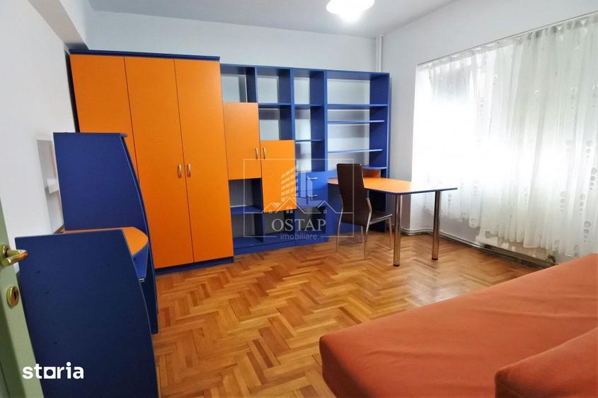 Apartament cu 3 camere decomandat, mobilat în Cornișa