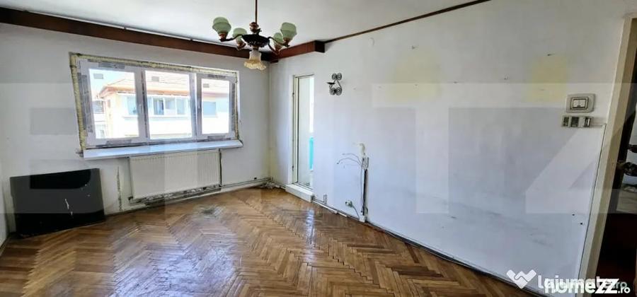 Apartament cu 3 camere decomandat în Lenin