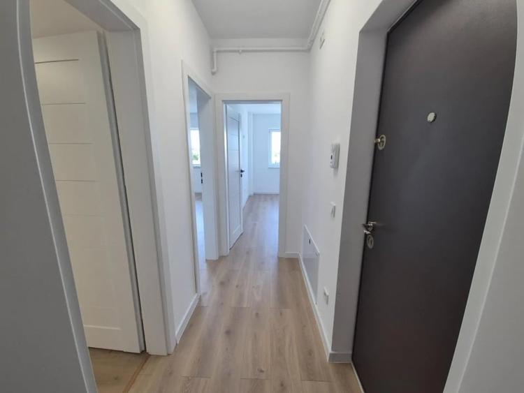 Apartament cu 3 camere decomandat în Periferie