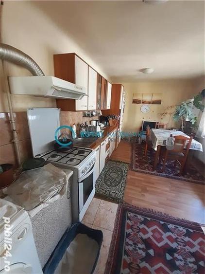 Casă individuală cu 7 camere cu Canalizare în Traian