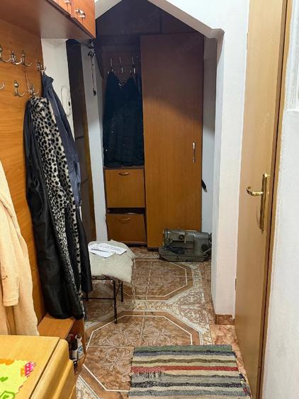 vind apartament trei camere semidecoandat - 1
