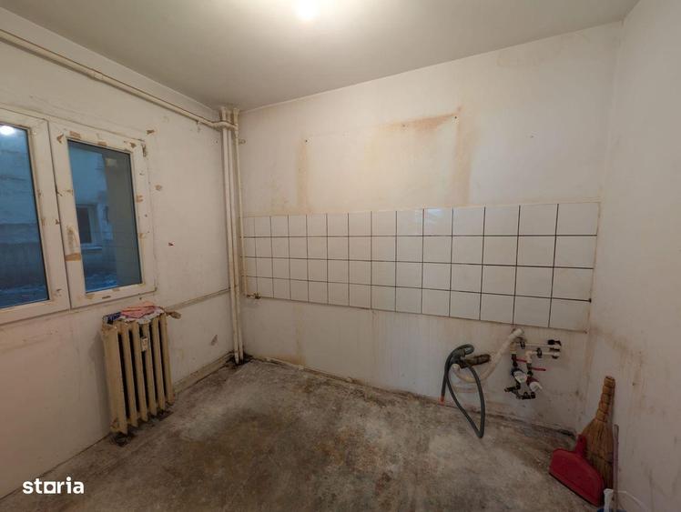 Apartament cu 3 camere decomandat în Tei