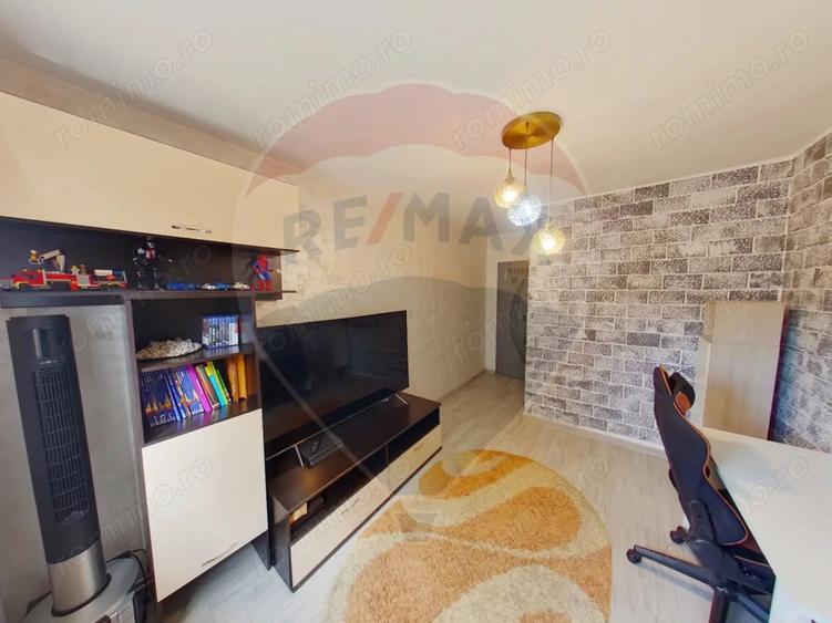 Apartament cu 3 camere decomandat în Central