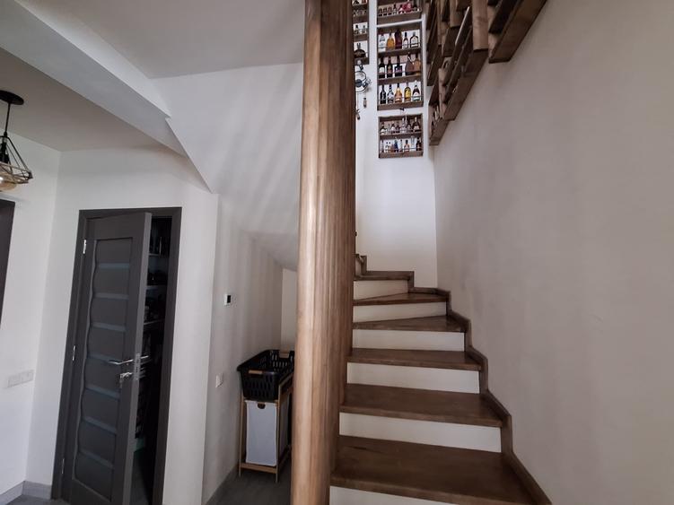 Duplex cu 5 camere cu Canalizare în Dezmir