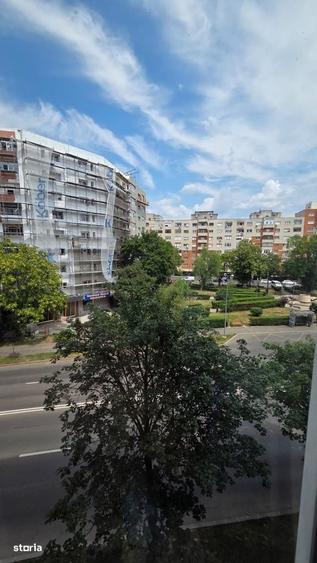 Apartament cu 4 camere decomandat în Soarelui