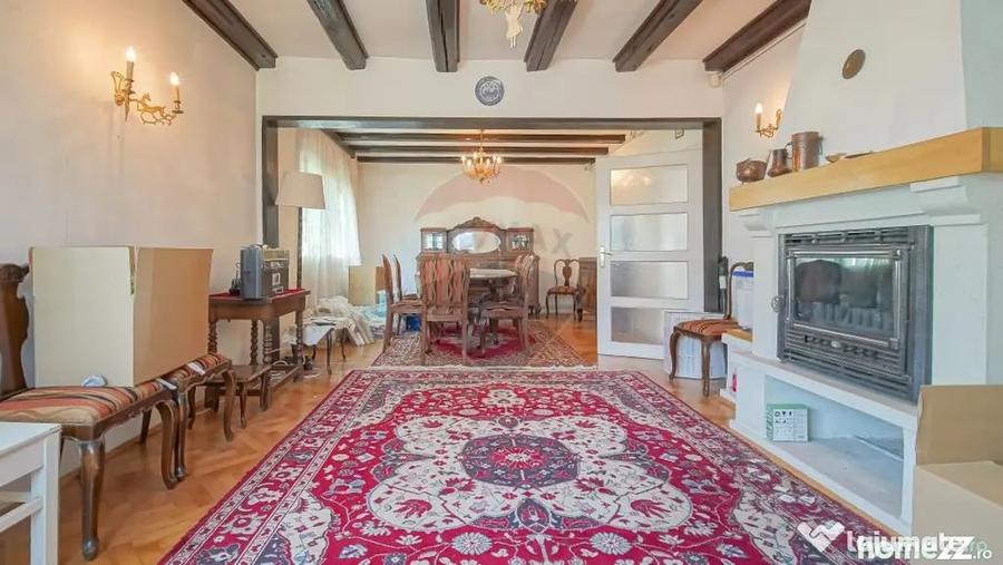 Casă cu 7 camere cu Teren 3140 Mp în Schei