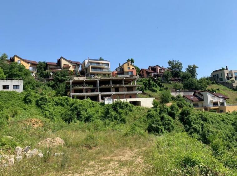Teren intravilan de 1000 mp, în Drumul Poienii