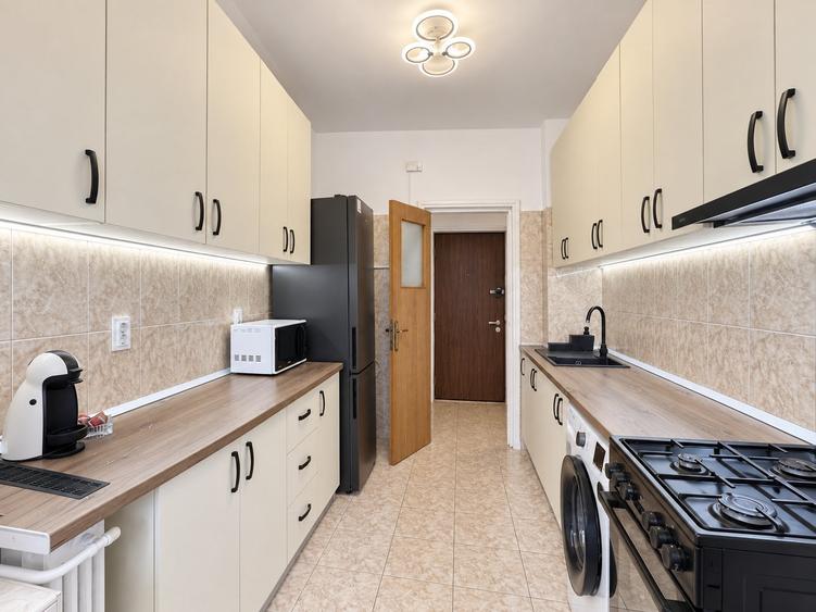 Apartament cu 3 camere semidecomandat, mobilat în Ferdinand