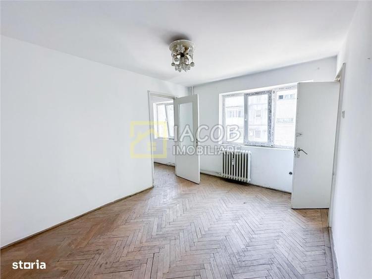 Apartament cu 3 camere nedecomandat în Central