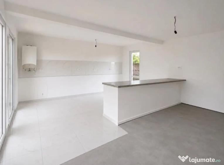 Casă cu 3 camere cu Teren 1500 Mp în Central