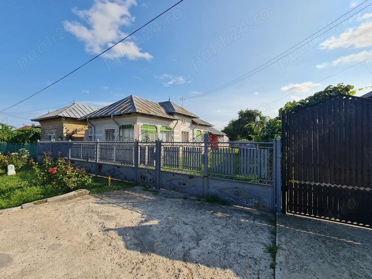 Casă cu 4 camere în Adânca