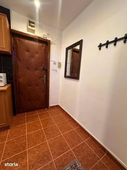 Apartament cu 3 camere semidecomandat în Traian