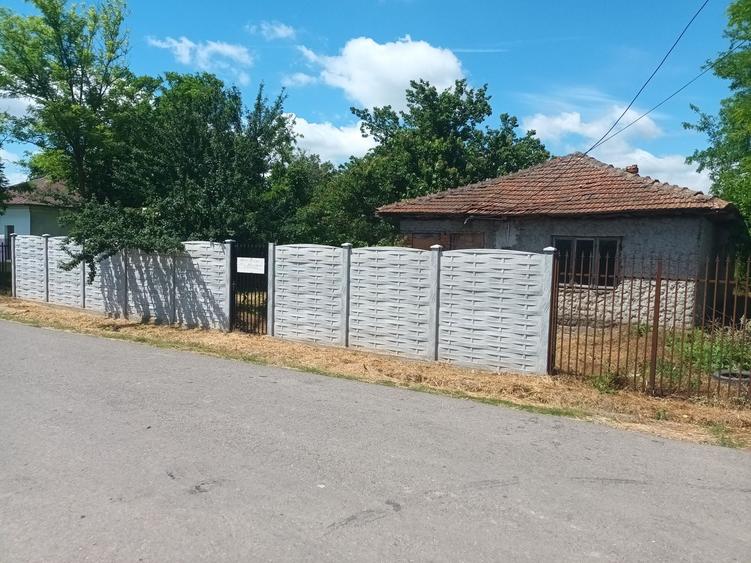 Casă cu 4 camere în Ceacu