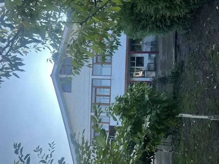 Casă cu 5 camere cu Teren 1400 Mp în Petrolului