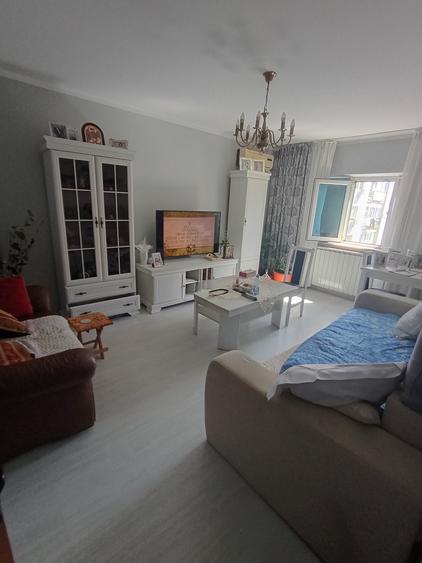 Apartament cu 3 camere decomandat în Inel II