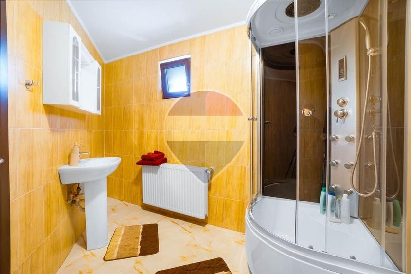 Casă individuală cu 5 camere cu Teren 696 Mp în Vulcan