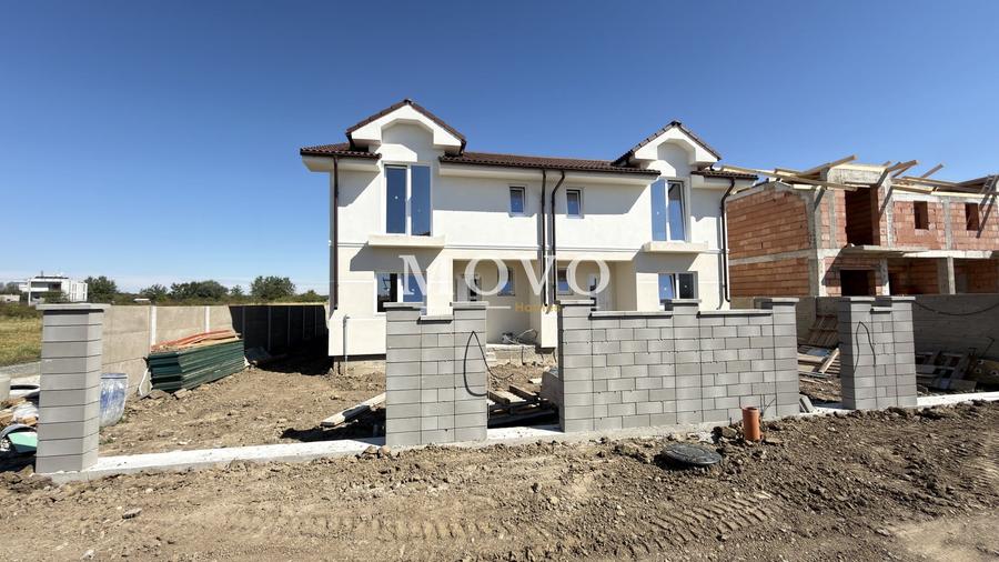 Duplex cu 4 camere cu Canalizare în Moșnița Veche
