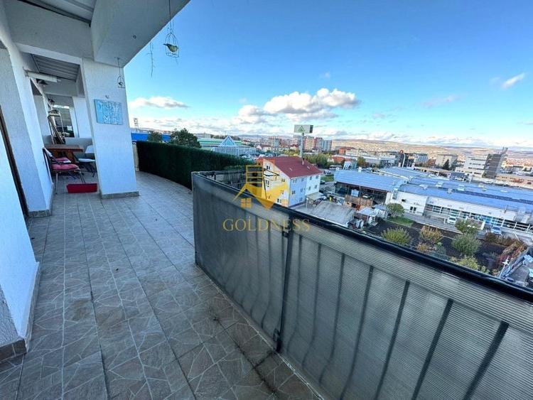 Apartament cu 3 camere semidecomandat în Calea Turzii