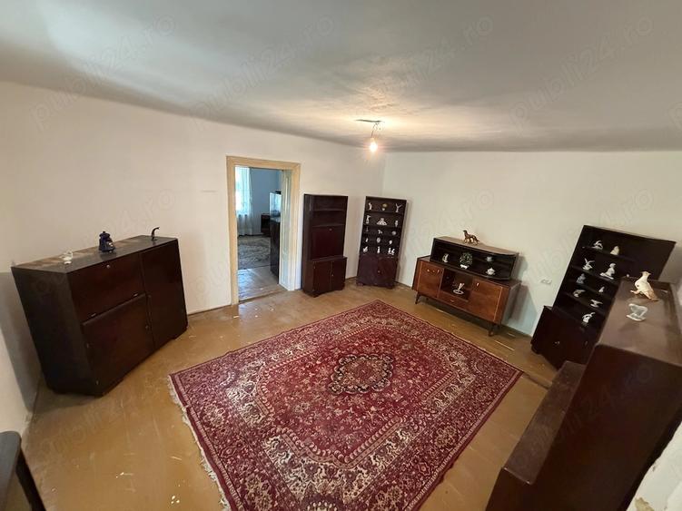 Casă cu 3 camere cu Teren 1300 Mp în Central