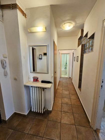 Apartament cu 3 camere semidecomandat în Națiunile Unite