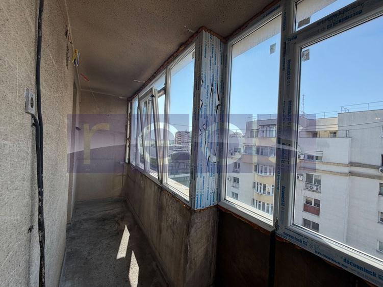 Apartament cu 3 camere decomandat în Barbu Văcărescu