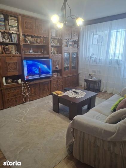 Apartament cu 3 camere decomandat în Republicii