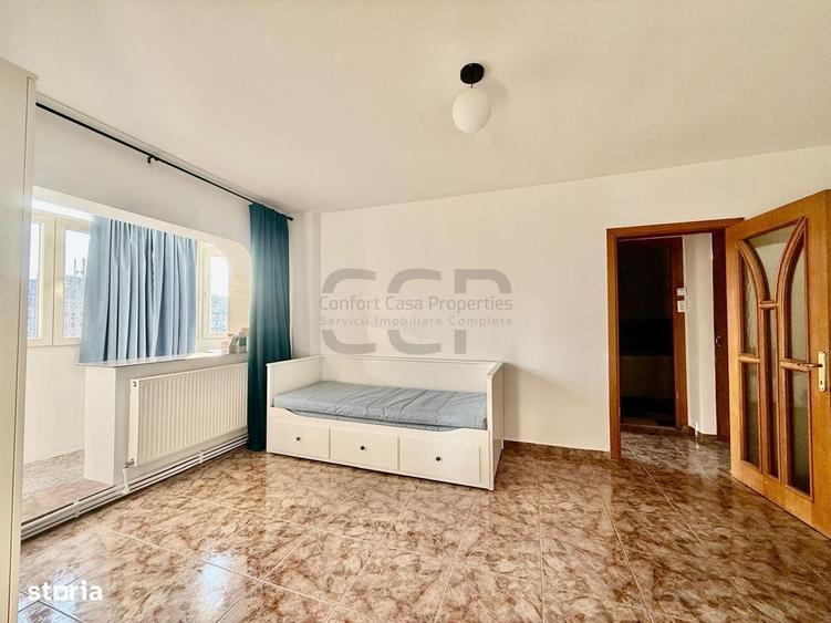 Apartament cu 4 camere semidecomandat în Tineretului