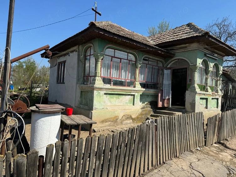 Casă cu Teren 2000 Mp în Valea Fetei