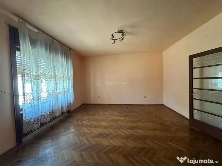 Casă cu 6 camere cu Teren 238 Mp în Central